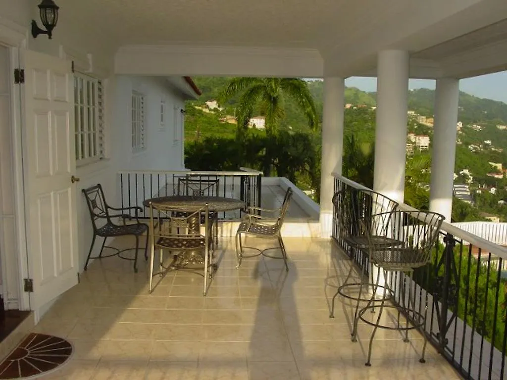 Hill Top Kingston Jamaica Bed & Breakfast